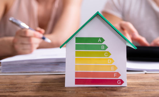 La factura energética tensiona los hogares y lleva al 77,3% de la ciudadanía a reducir su consumo en casa